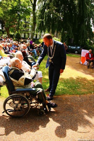 Burgemeester Milo Schoenmaker begroet veteranen 2014