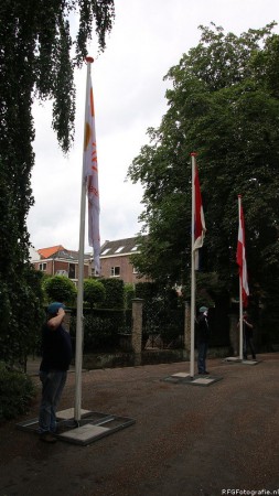 Hijsen van de vlaggen 2014