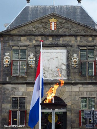 Het bevrijdingsvuur tussen Stadhuis en de Waag