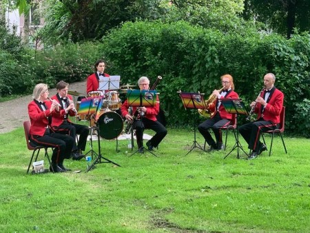 Peacock enemble bij opening anjerperk 3 juli 2021